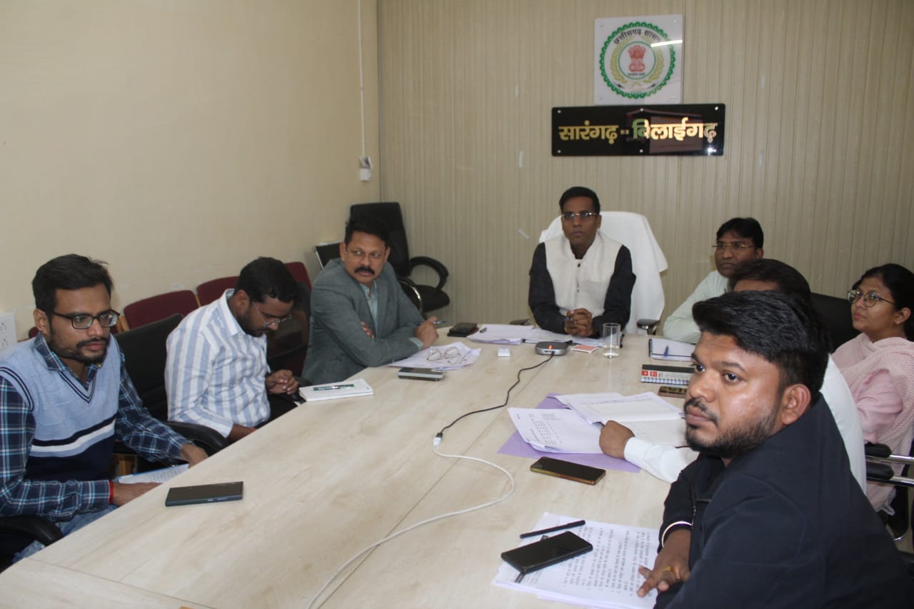 कलेक्टर डॉ कन्नौजे ने धान खरीदी के संबंध में अधिकारियों के साथ ली सयुंक्त बैठक